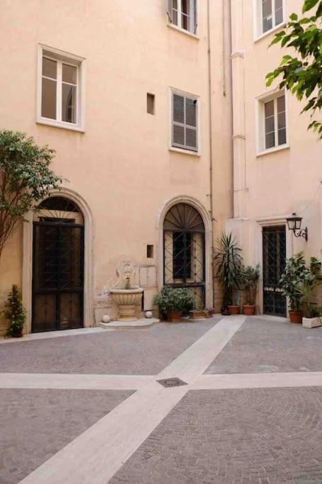 Beautiful Apartment Next To Piazza Di Spagna ローマ エクステリア 写真