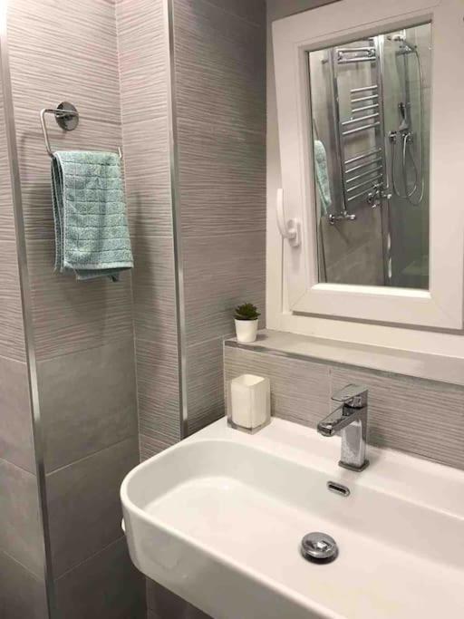 Beautiful Apartment Next To Piazza Di Spagna ローマ エクステリア 写真